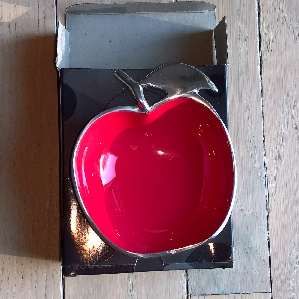 NIB Stunning Apple Jewelry Dish